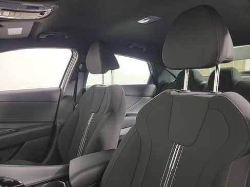 New 2025 Hyundai Elantra SEL image 27