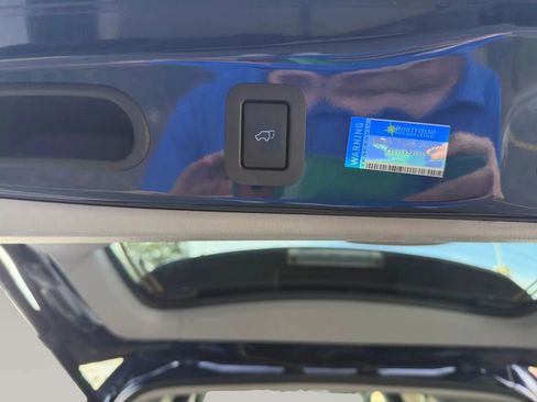 Used 2015 Toyota Highlander Plus FWD image 9