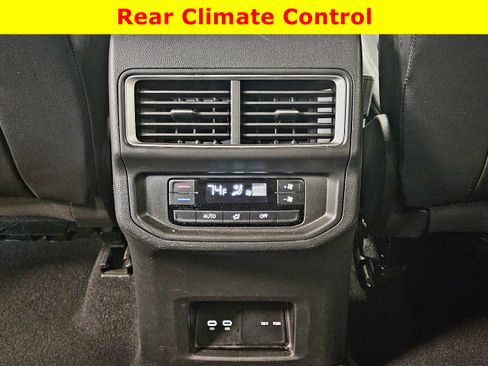 Used 2024 Volkswagen Atlas SE image 28