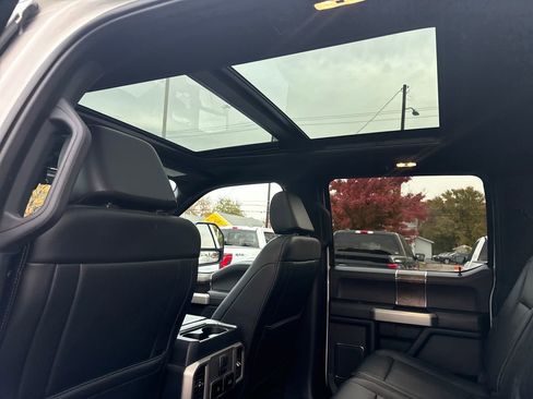 Used 2022 Ford F350 Lariat w/ Black Appearance Package image 17