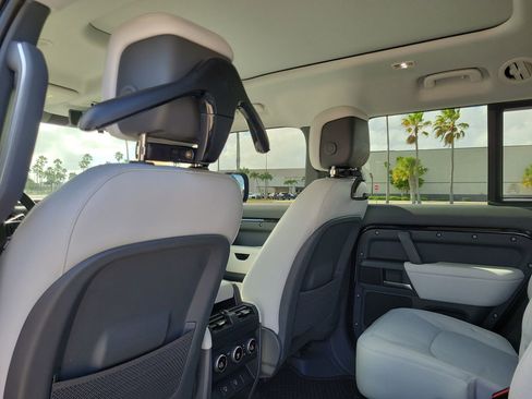 Used 2025 Land Rover Defender 130 S image 10