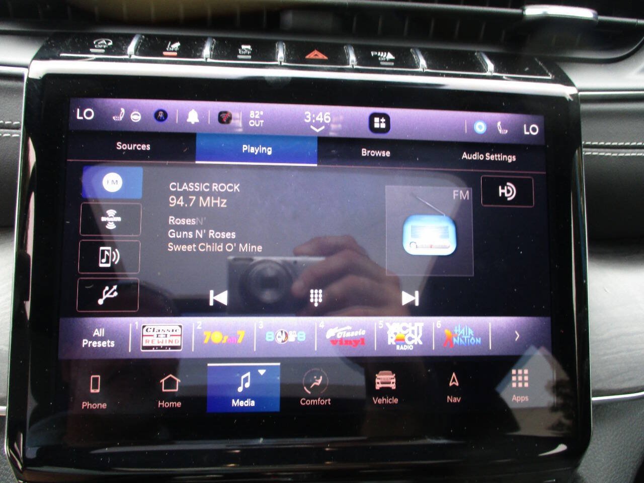 Used 2023 Jeep Grand Cherokee Overland AWD/4WD image 10
