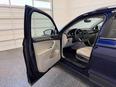 Certified 2023 Volkswagen Tiguan SE FWD image 19