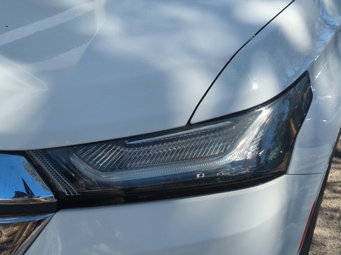 Used 2022 Chevrolet Traverse LT image 10