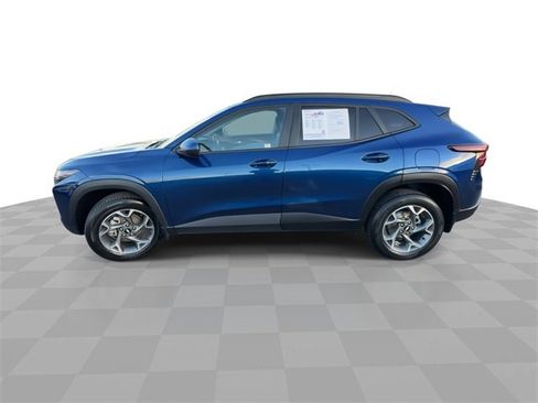 Certified 2024 Chevrolet Trax LT w/ Sunroof Package image 5