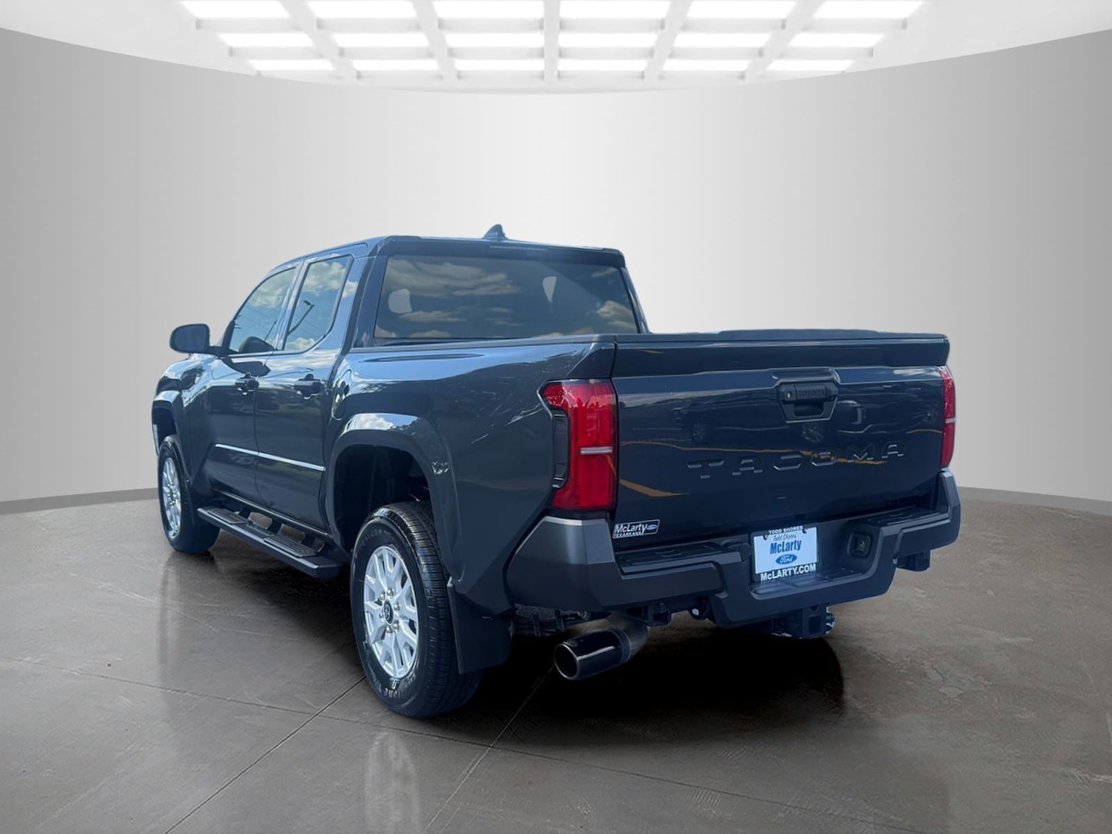Used 2024 Toyota Tacoma SR RWD image 5