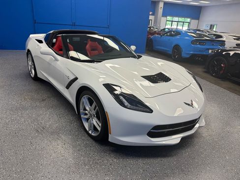 Used 2015 Chevrolet Corvette Stingray Coupe RWD image 3