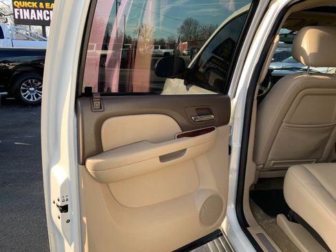 Used 2012 Chevrolet Avalanche LTZ image 30