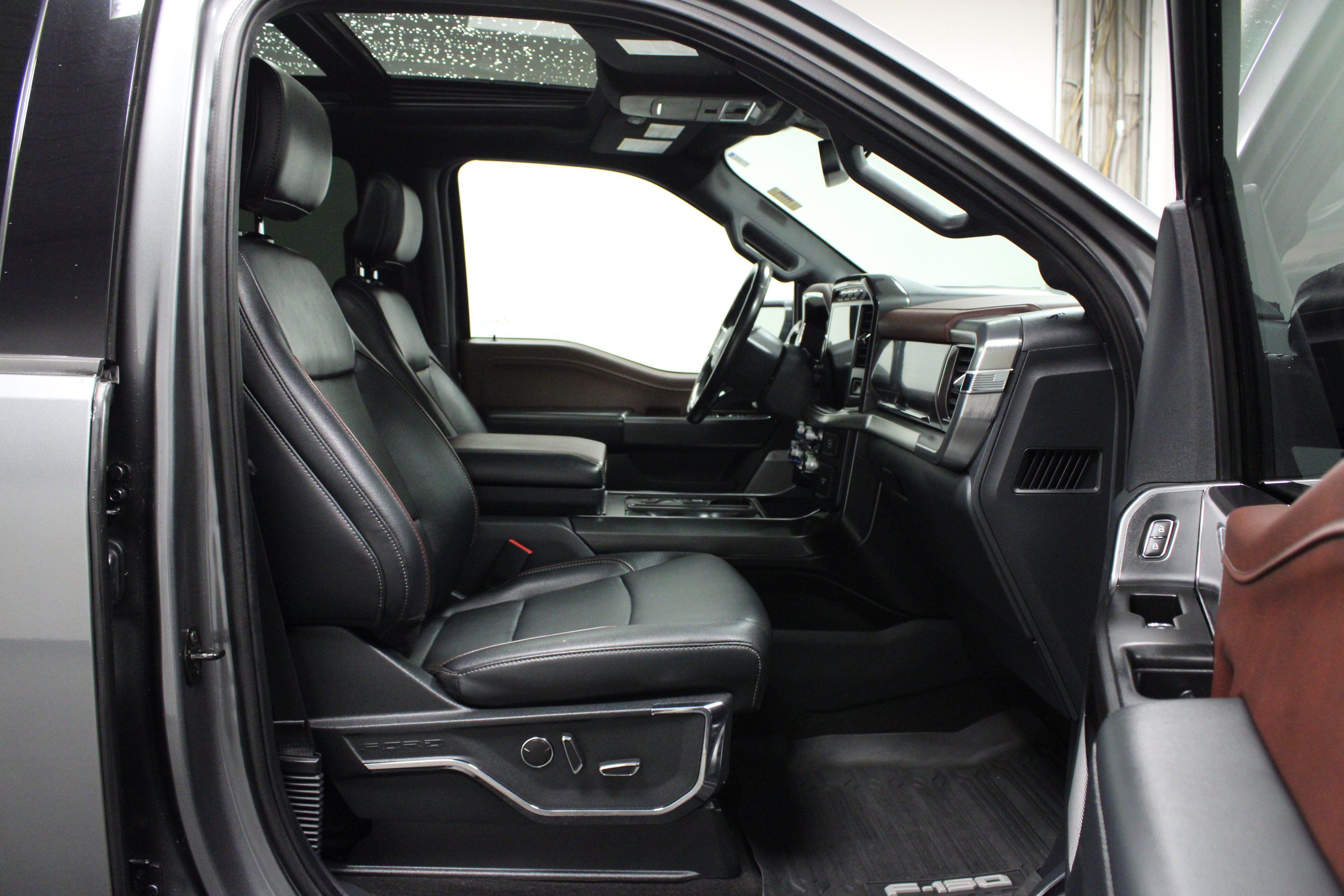 Used 2021 Ford F150 Lariat w/ Max Trailer Tow Package AWD/4WD image 16