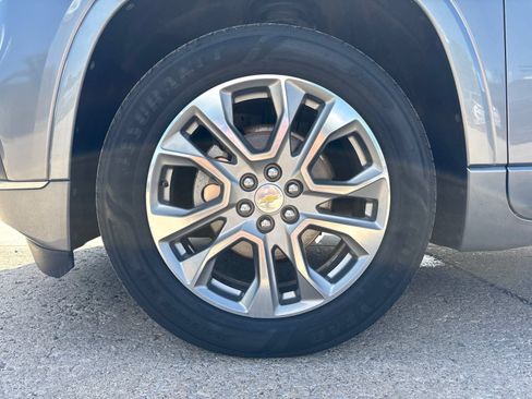 Used 2018 Chevrolet Traverse Premier w/ Driver Confidence II Package FWD image 9