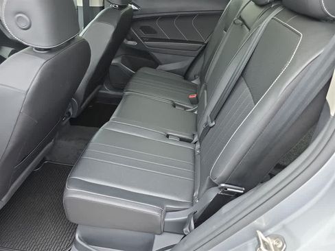 Used 2023 Volkswagen Tiguan SE w/ Panoramic Sunroof Package AWD/4WD image 16
