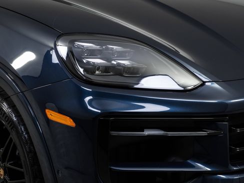 New 2026 Porsche Cayenne Coupe AWD/4WD image 37