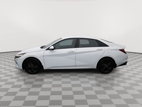 Used 2023 Hyundai Elantra Blue image 8