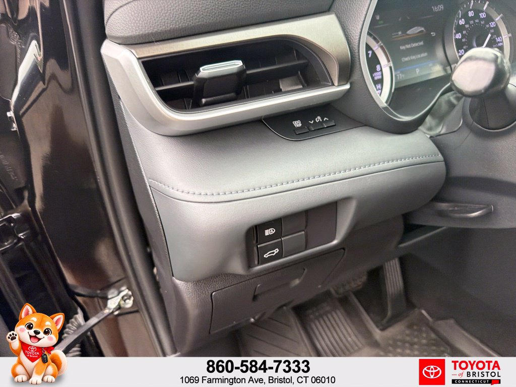 Used 2022 Toyota Highlander XLE AWD/4WD image 20