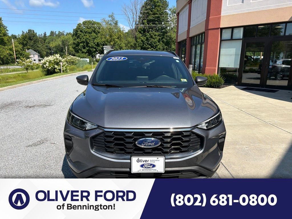 Used 2025 Ford Escape ST-Line AWD/4WD image 2