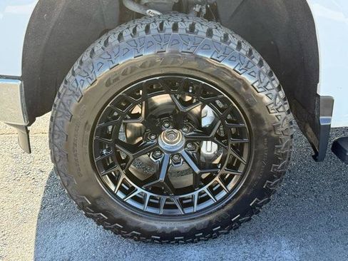 Used 2022 Chevrolet Silverado 1500 LTZ image 18