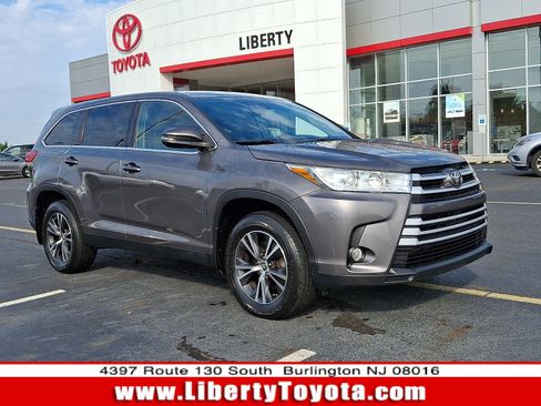 Used 2019 Toyota Highlander Plus AWD/4WD image 1