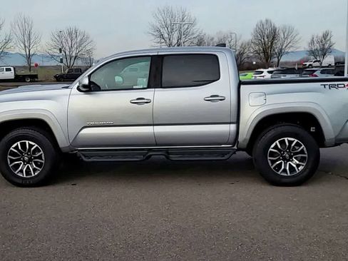 Used 2022 Toyota Tacoma TRD Sport image 5