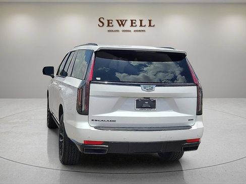 Certified 2024 Cadillac Escalade Sport w/ LPO, ONYX Package AWD/4WD image 3