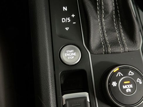 Used 2022 Volkswagen Atlas Cross Sport SEL Premium R-Line image 25