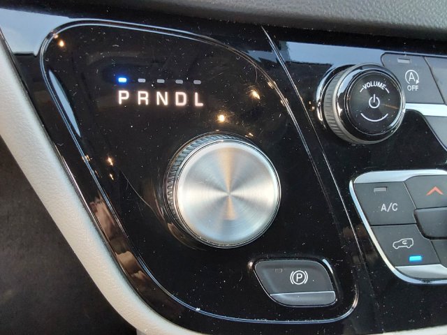 Used 2024 Chrysler Pacifica Touring-L FWD image 33