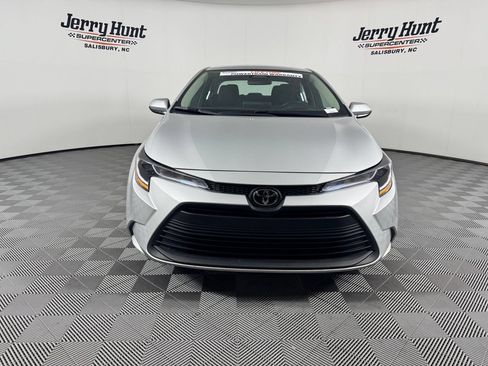 Used 2026 Toyota Corolla LE FWD image 4