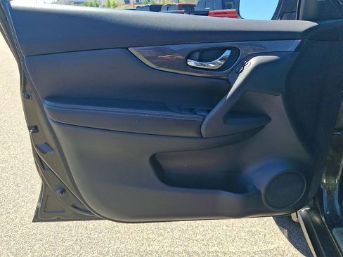 Used 2016 Nissan Rogue SL w/ SL Premium Package image 12