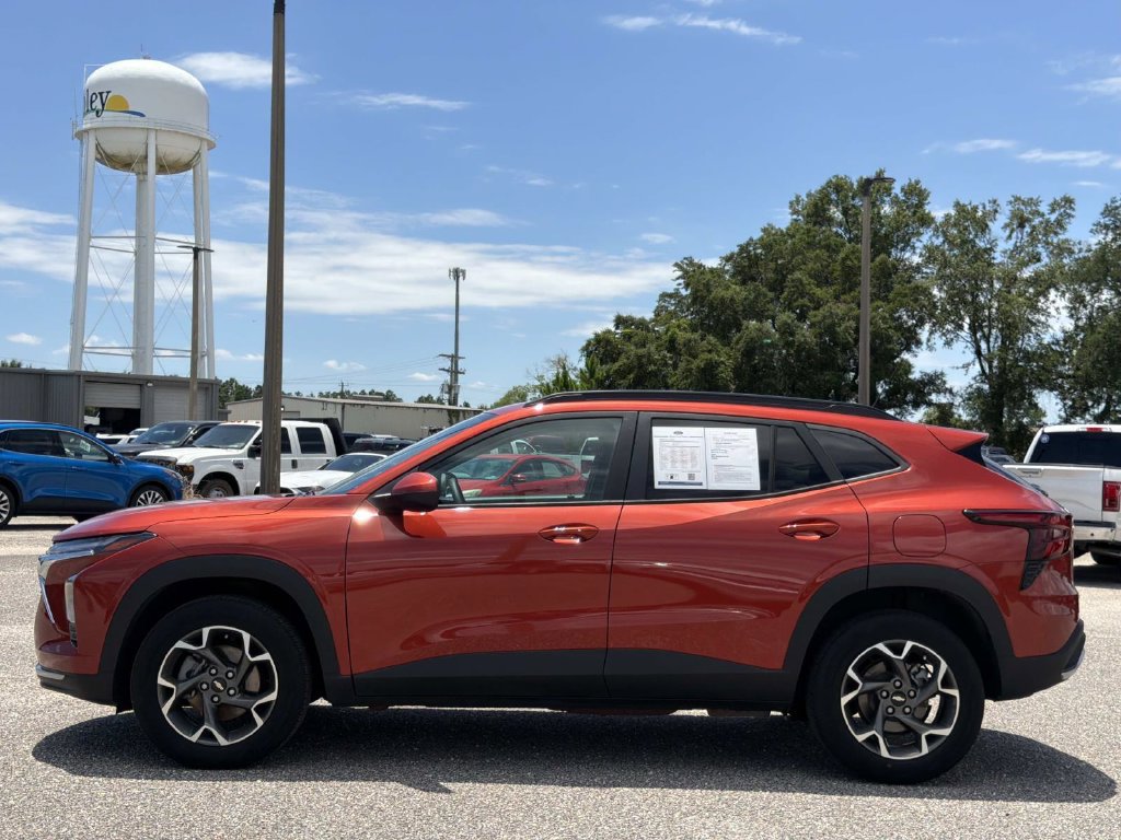 Used 2024 Chevrolet Trax LT w/ Driver Confidence Package FWD image 7