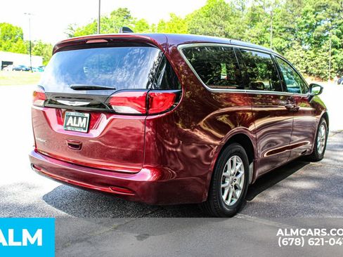 Used 2023 Chrysler Voyager LX FWD image 5