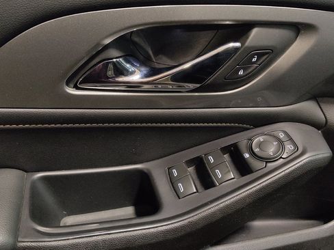 Used 2021 Chevrolet Traverse LS FWD image 27