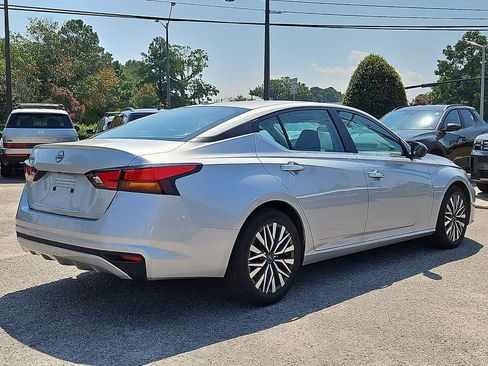 Used 2025 Nissan Altima 2.5 SV FWD image 4