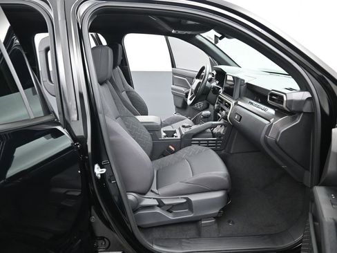 Certified 2025 Toyota Tacoma SR5 image 32