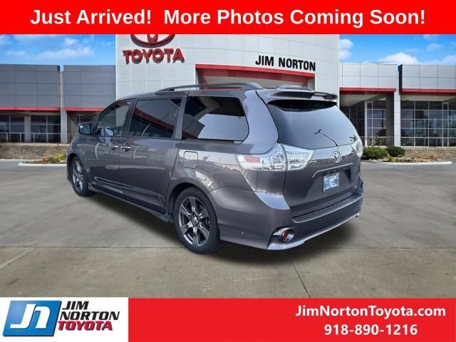 Used 2020 Toyota Sienna SE w/ SE Preferred Package FWD image 5