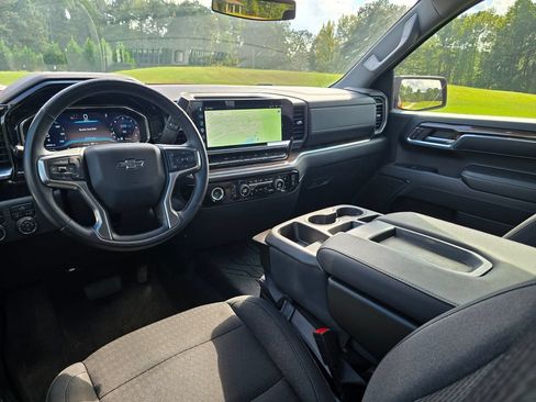 Used 2023 Chevrolet Silverado 1500 RST AWD/4WD image 2