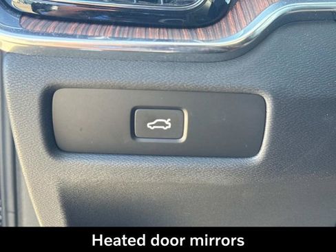 Used 2025 Volvo V60 B5 Cross Country Plus image 29