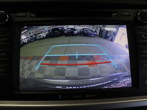 Used 2018 Toyota Highlander XLE image 25