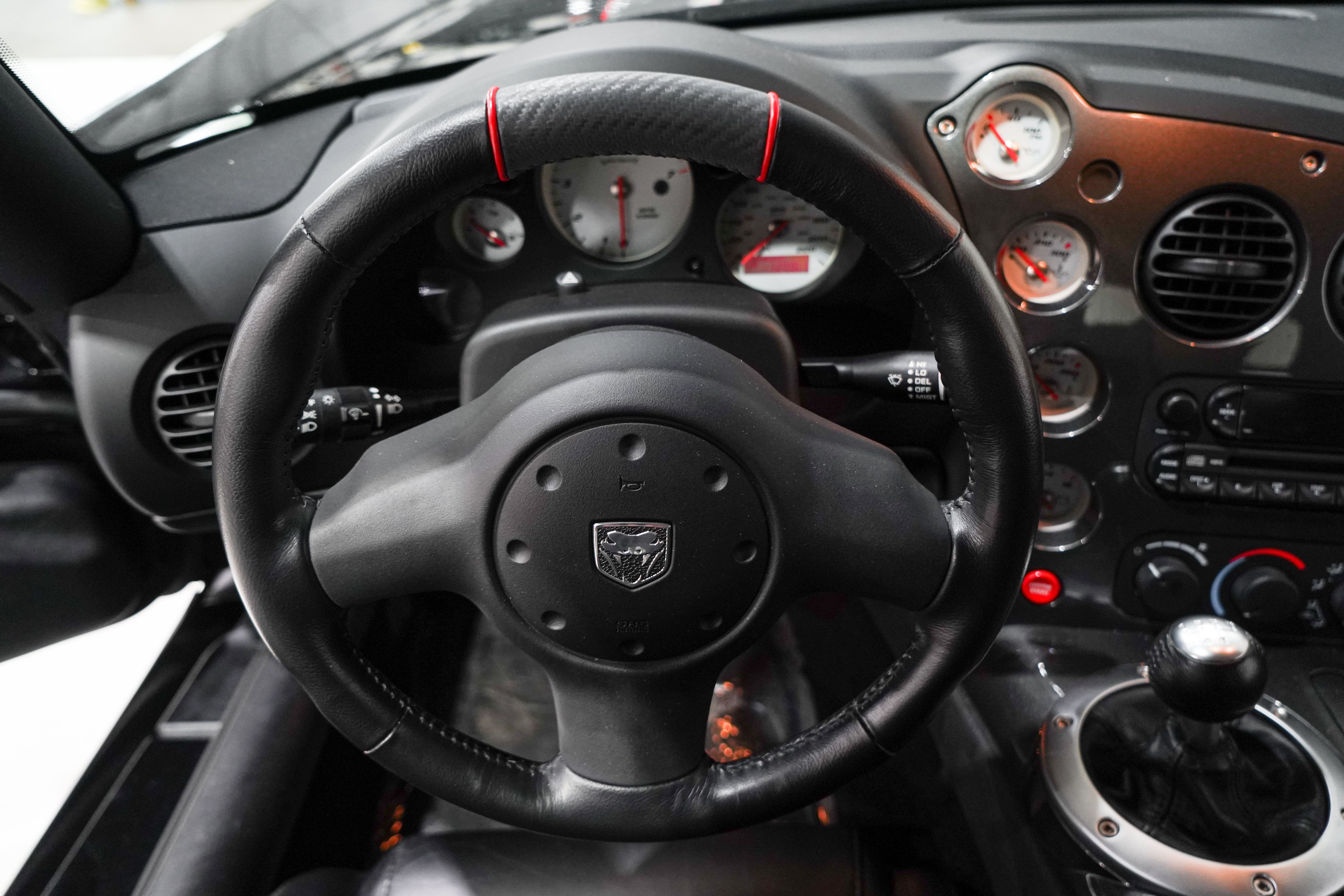 Used 2010 Dodge Viper ACR RWD image 10