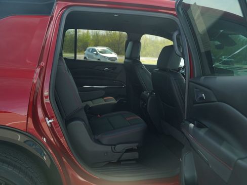 Used 2025 Chevrolet Traverse RS AWD/4WD image 20