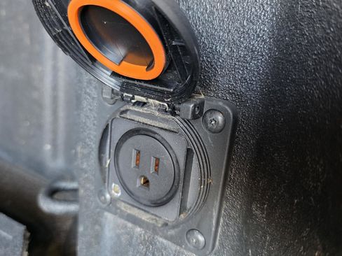 Used 2019 Chevrolet Silverado 1500 High Country w/ Technology Package image 33