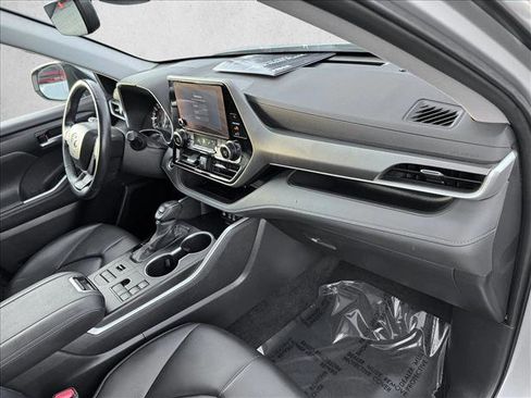 Used 2024 Toyota Highlander XLE image 21