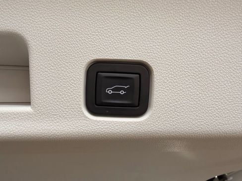 Used 2025 GMC Acadia Denali w/ Super Cruise Package image 10