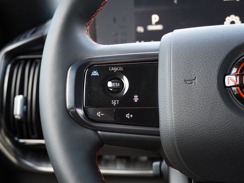 Used 2025 Nissan Armada PRO-4X AWD/4WD image 19