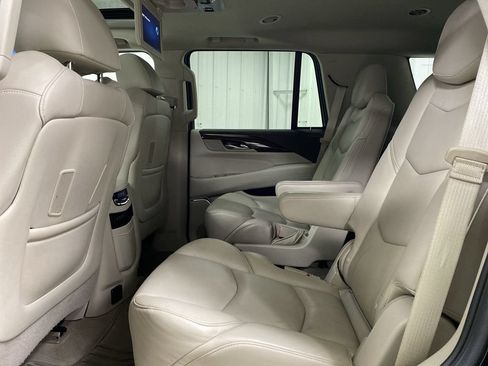 Used 2017 Cadillac Escalade Premium Luxury AWD/4WD image 24
