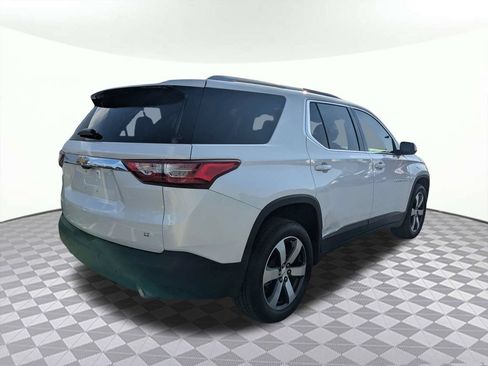 Used 2018 Chevrolet Traverse LT FWD image 3