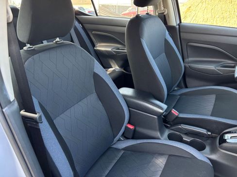 Used 2025 Nissan Versa SV FWD image 34