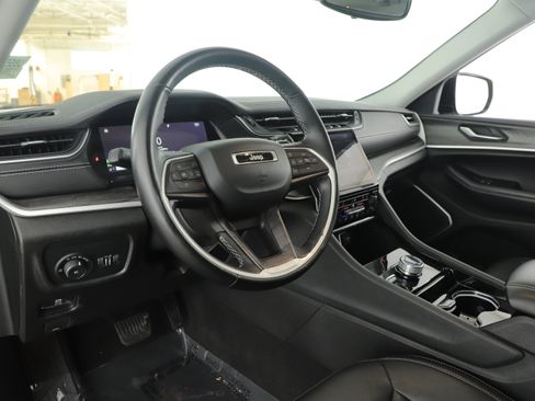 Used 2022 Jeep Grand Cherokee L Limited image 8