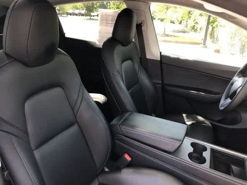 Used 2021 Tesla Model Y Long Range AWD/4WD image 38