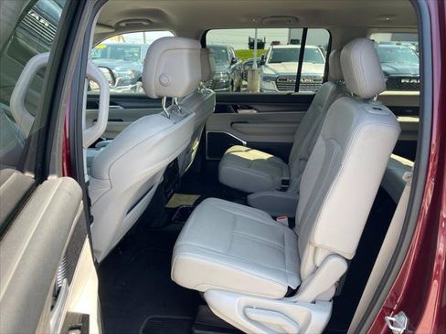 Used 2024 Jeep Wagoneer Series III AWD/4WD image 14