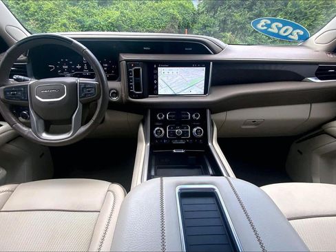 Used 2023 GMC Yukon XL Denali w/ Denali Reserve Package AWD/4WD image 16