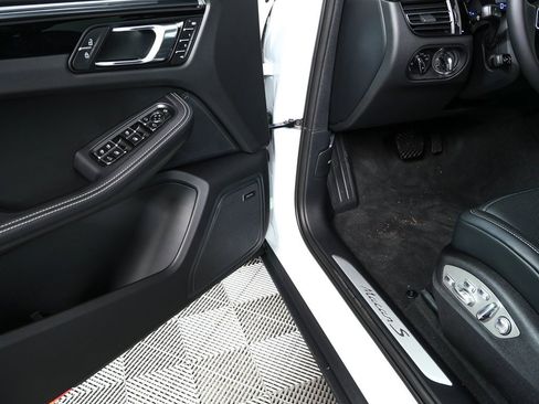 New 2026 Porsche Macan S image 8